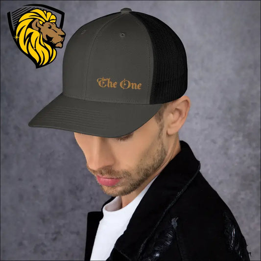 Black Baseball Cap with Gold The One Embroidery for a Bold Look, esta gorra ideal