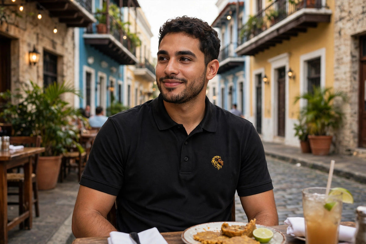Modelo usando The One Drop Shoulder Short-Sleeve Polo