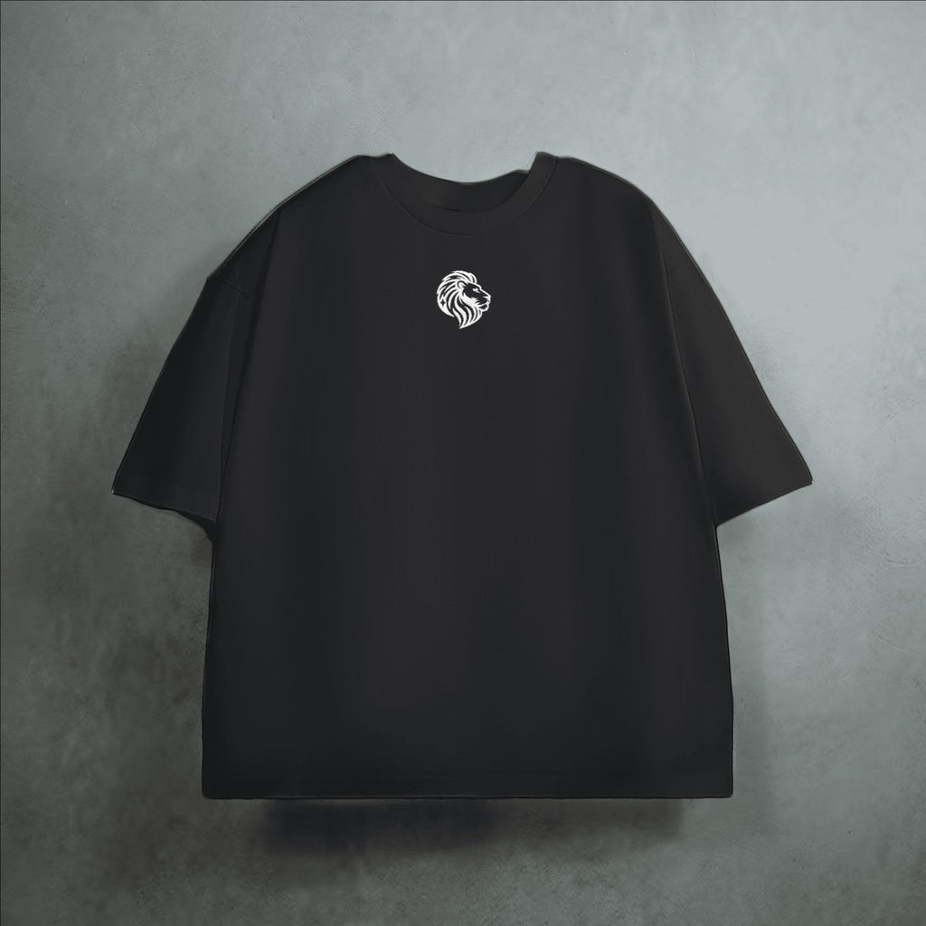 The One PR black heavyweight cropped loose t-shirt with a white lion logo on the chest. Made of 100% combed cotton.