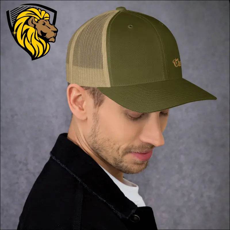 The One Trucker CapThe One Trucker Cap es el accesorio perfecto para quienes buscan un estilo casual, fresco y lleno de actitud. Con su diseño clásico de malla en la parte trasera y unThe One PR