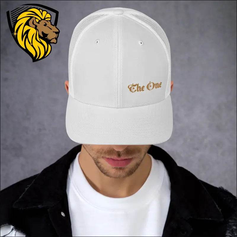The One Trucker CapThe One Trucker Cap es el accesorio perfecto para quienes buscan un estilo casual, fresco y lleno de actitud. Con su diseño clásico de malla en la parte trasera y unThe One PR