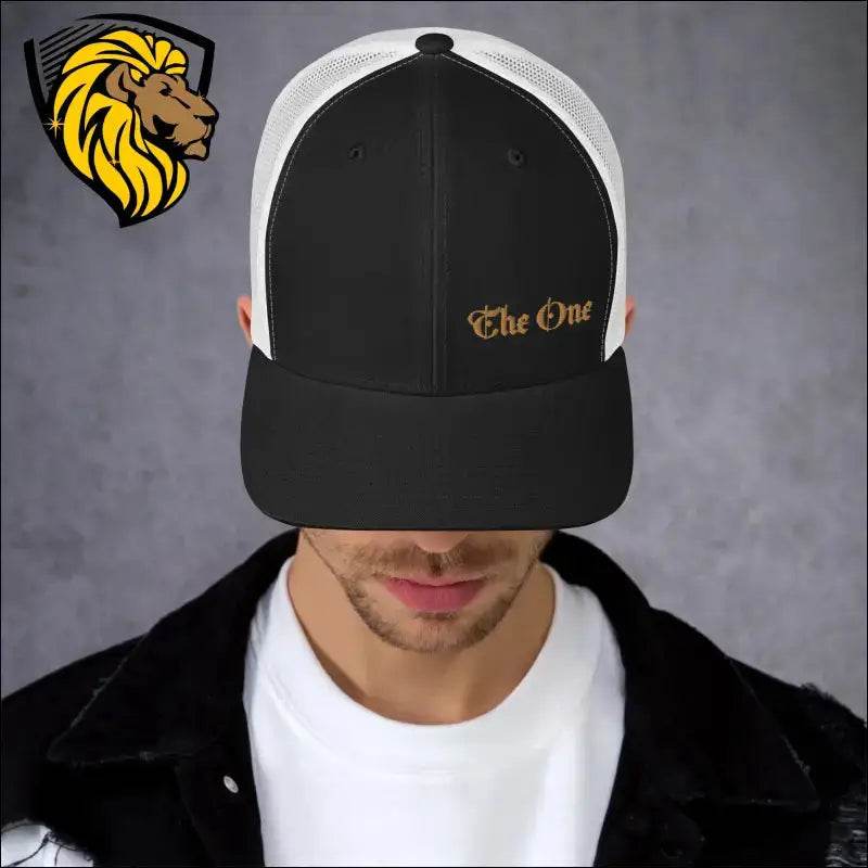 The One Trucker CapThe One Trucker Cap es el accesorio perfecto para quienes buscan un estilo casual, fresco y lleno de actitud. Con su diseño clásico de malla en la parte trasera y unThe One PR