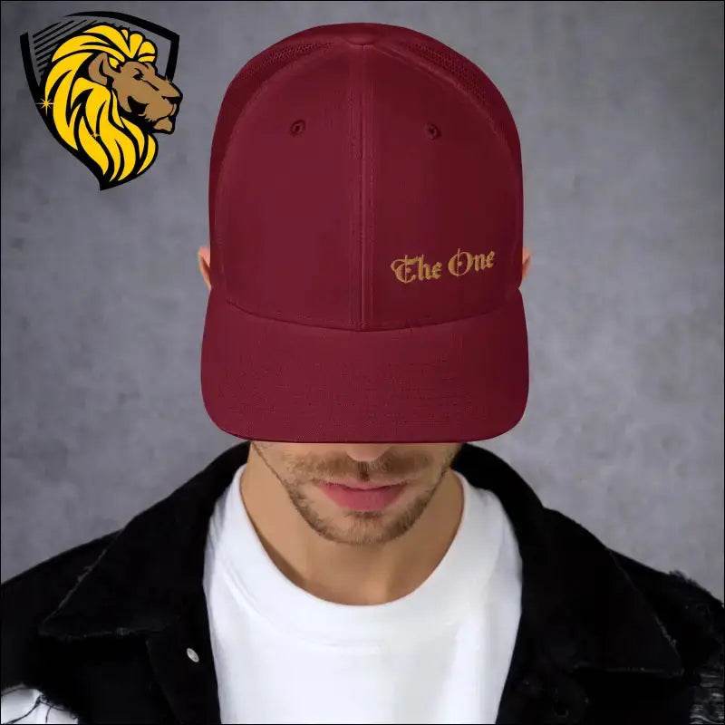 The One Trucker CapThe One Trucker Cap es el accesorio perfecto para quienes buscan un estilo casual, fresco y lleno de actitud. Con su diseño clásico de malla en la parte trasera y unThe One PR