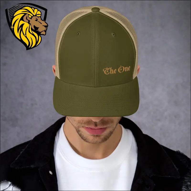 The One Trucker CapThe One Trucker Cap es el accesorio perfecto para quienes buscan un estilo casual, fresco y lleno de actitud. Con su diseño clásico de malla en la parte trasera y unThe One PR