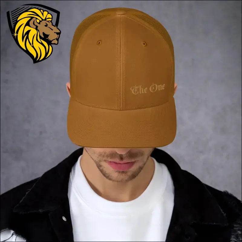 The One Trucker CapThe One Trucker Cap es el accesorio perfecto para quienes buscan un estilo casual, fresco y lleno de actitud. Con su diseño clásico de malla en la parte trasera y unThe One PR