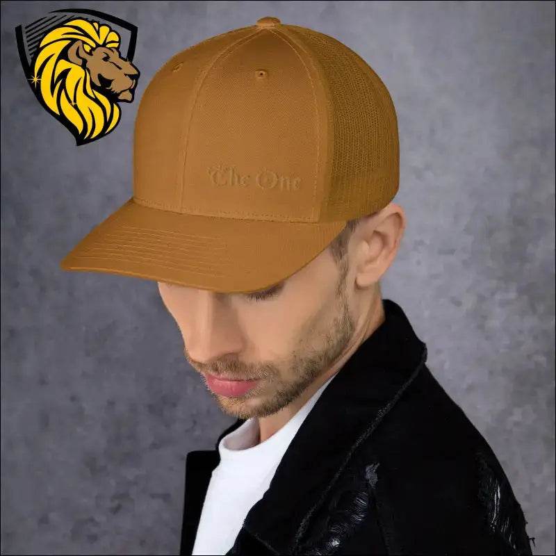 The One Trucker CapThe One Trucker Cap es el accesorio perfecto para quienes buscan un estilo casual, fresco y lleno de actitud. Con su diseño clásico de malla en la parte trasera y unThe One PR