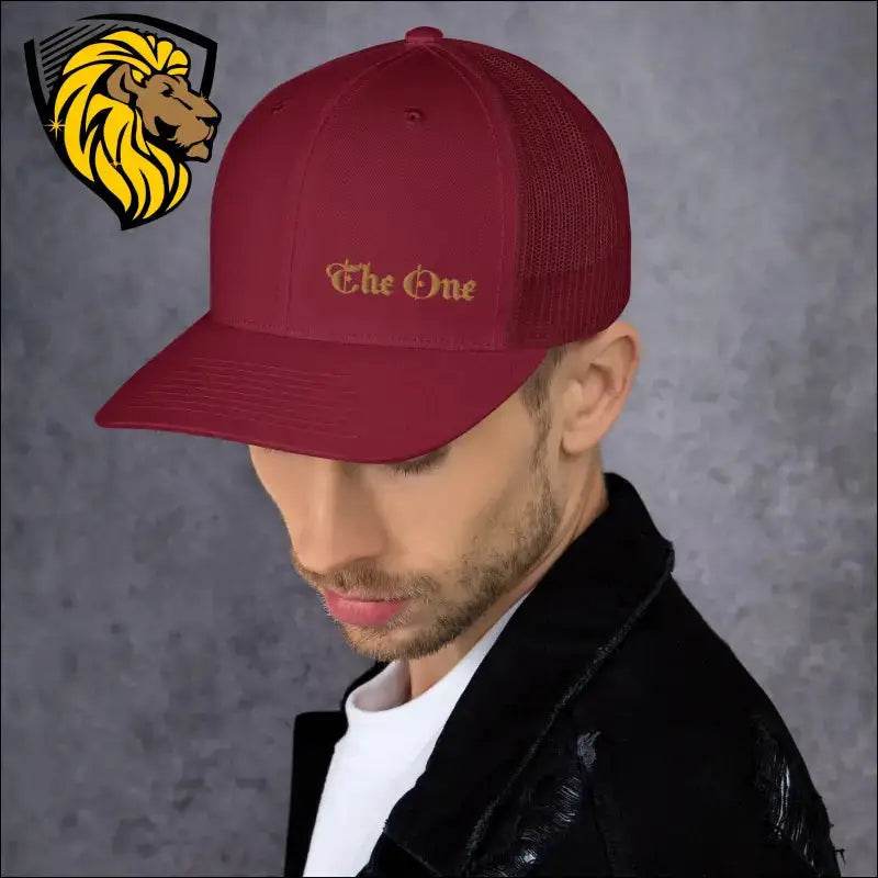 The One Trucker CapThe One Trucker Cap es el accesorio perfecto para quienes buscan un estilo casual, fresco y lleno de actitud. Con su diseño clásico de malla en la parte trasera y unThe One PR