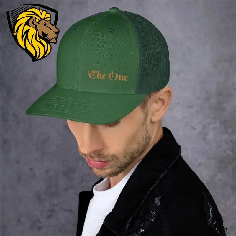 The One Trucker CapThe One Trucker Cap es el accesorio perfecto para quienes buscan un estilo casual, fresco y lleno de actitud. Con su diseño clásico de malla en la parte trasera y unThe One PR